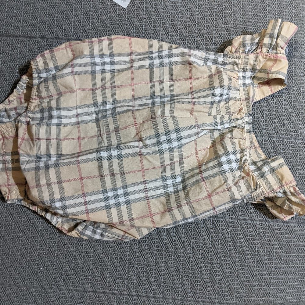 Burberry baby outfit